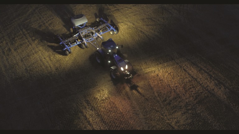 Trator autônomo NH Drive, da New Holland, pode trabalhar 24 horas por dia