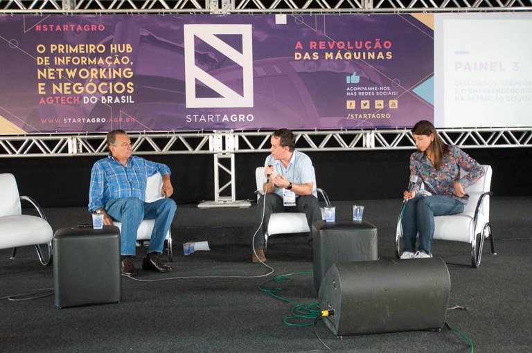 Da esq. para adir: Maurílio Biagi, ObiapabaNetto e Danielle Fonseca. FOTO: Fabio Melo/Divulgação